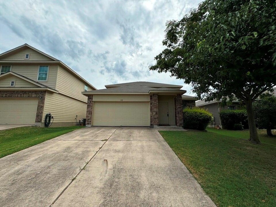 128 Bufflehead Ln in Leander, TX - Foto de edificio