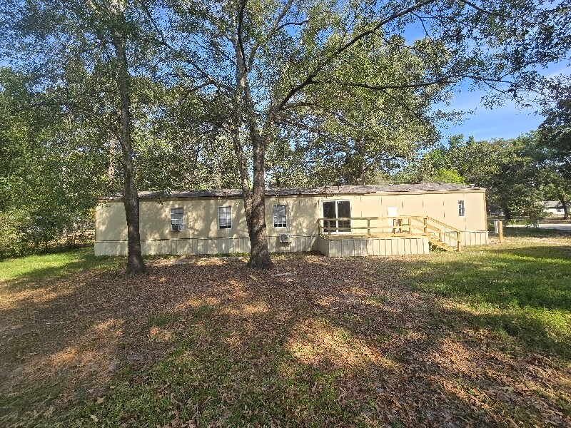 612 Cherokee Ln in Onalaska, TX - Building Photo