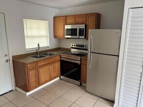 5108 Sanibel Ave in Fort Pierce, FL - Foto de edificio - Building Photo