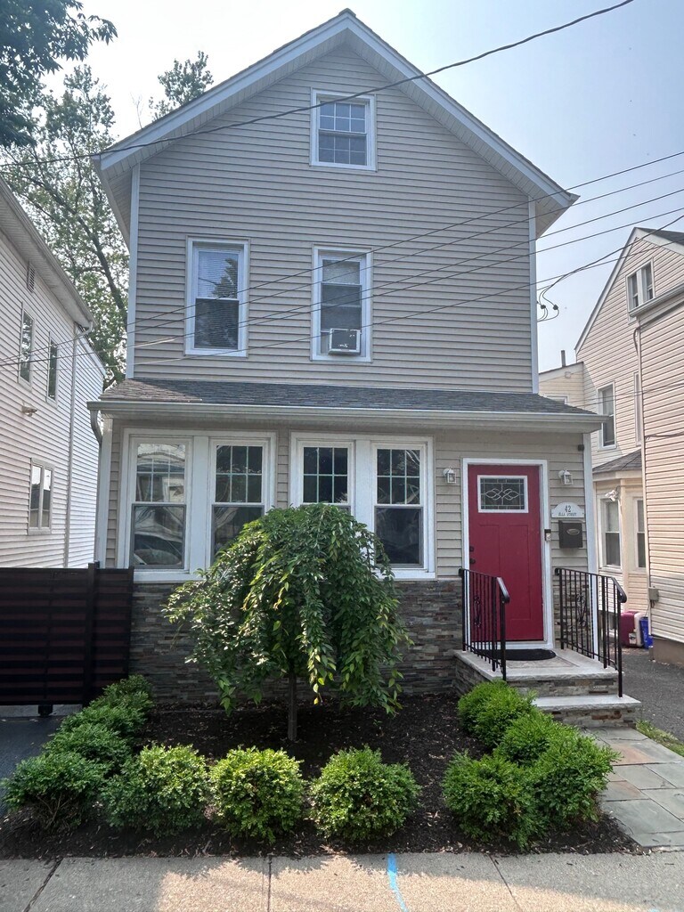 42 Ella St Rentals in Bloomfield, NJ