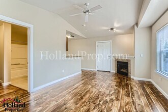 15054 NW Central Dr in Portland, OR - Building Photo - Building Photo
