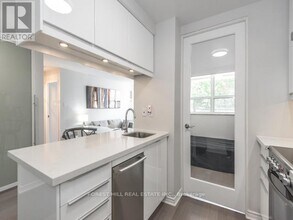 105 McCaul St in Toronto, ON - Building Photo - Building Photo