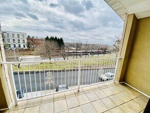 216 Kearney Ave-Unit -2 in Jersey City, NJ - Building Photo - Building Photo