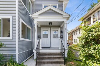 135 Dover Rd in West Hartford, CT - Building Photo - Building Photo