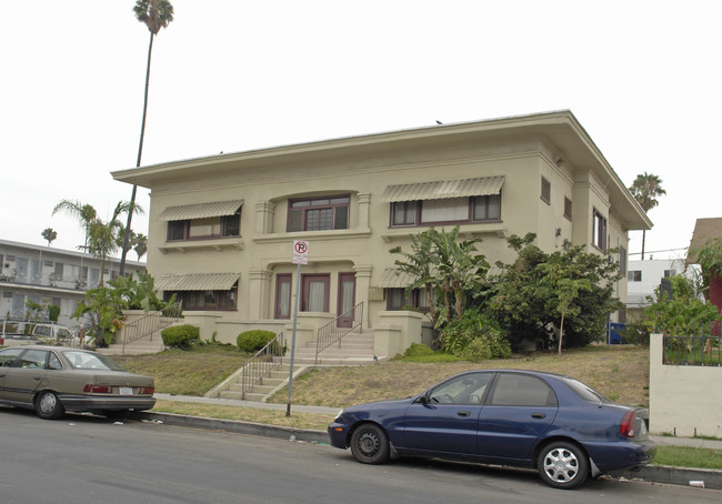 100 S Mariposa Ave in Los Angeles, CA - Building Photo - Building Photo