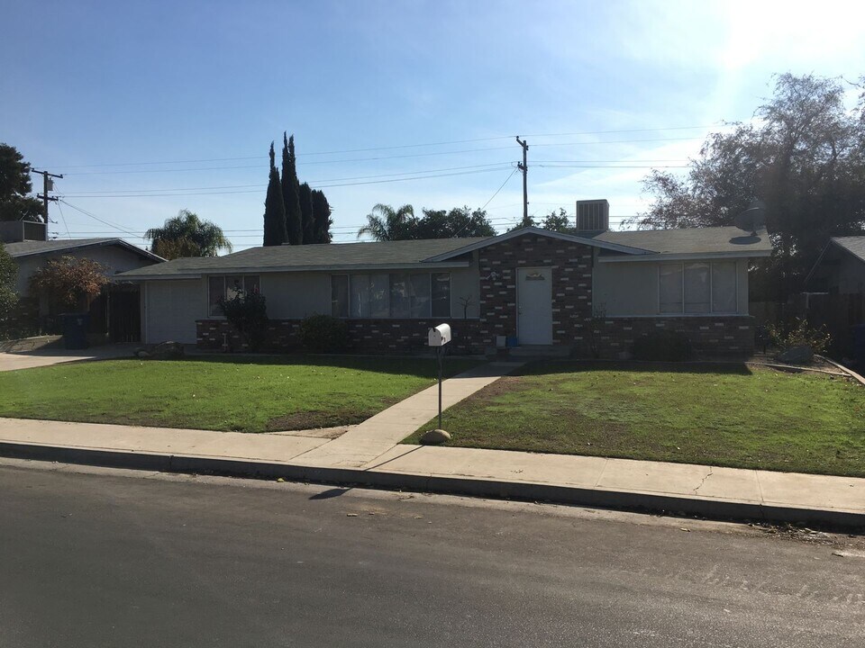 2813 Blade Ave in Bakersfield, CA - Building Photo