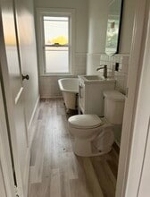 10 Baylies St, Unit 1st floor 3 bedroom in New Bedford, MA - Building Photo - Building Photo