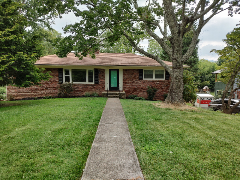 17 Wisteria Dr in Asheville, NC - Building Photo