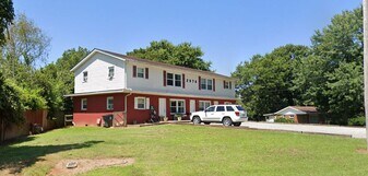 2976 Lake Rd in Woodlawn, TN - Building Photo