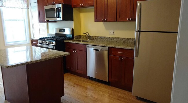 198 Chelsea St, Unit 1 in Boston, MA - Building Photo - Building Photo