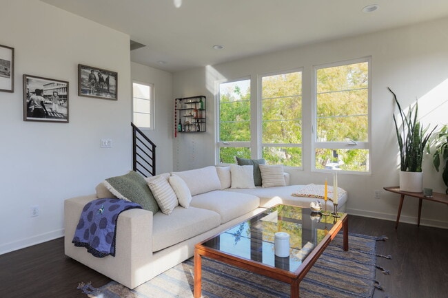 743 Silver Lake Blvd in Los Angeles, CA - Building Photo - Building Photo