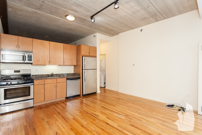 630 N Franklin St, Unit 513 in Chicago, IL - Building Photo - Building Photo