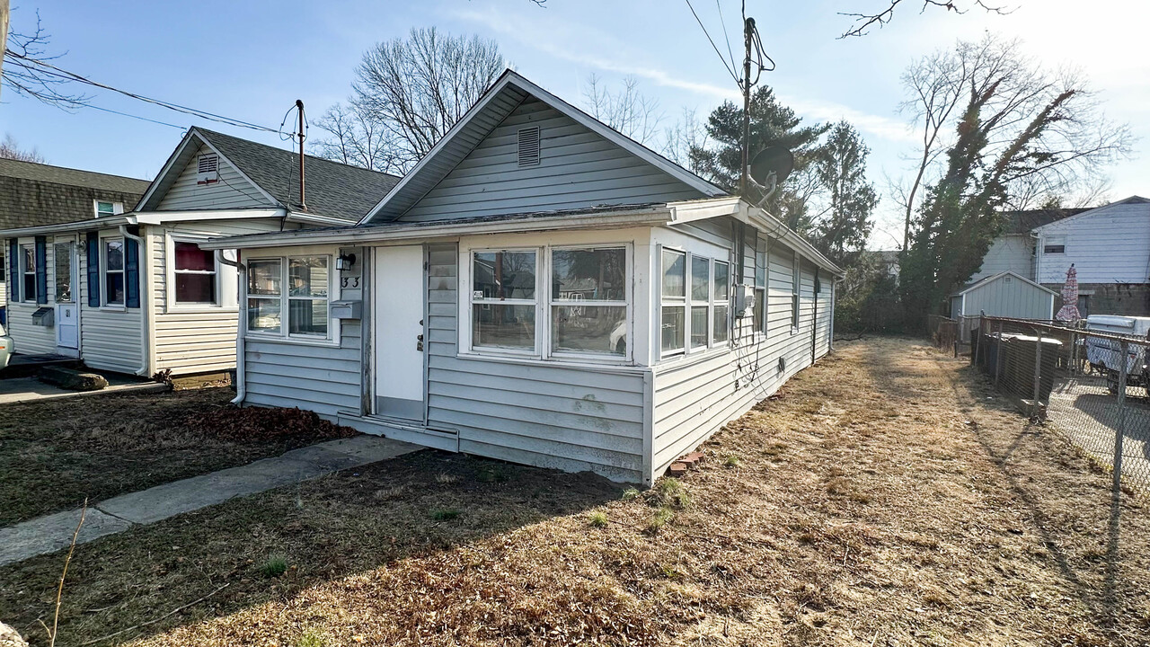 33 Brandriff Ave in Pennsville, NJ - Foto de edificio