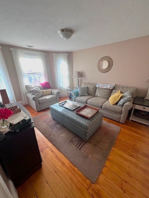 property at 632 E 7th St