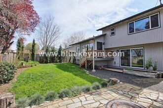 16825 SW Whitley Way in Beaverton, OR - Building Photo - Building Photo