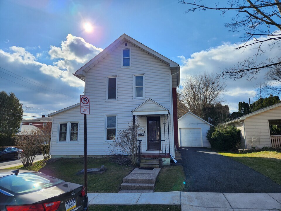 654 W 3rd St, Unit #2 in Lock Haven, PA - Building Photo