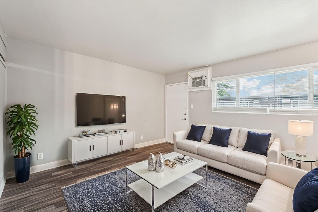 Sunset Crossing in Sacramento, CA - Foto de edificio