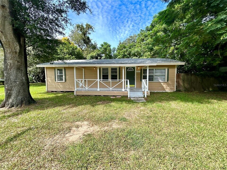 2507 Lenna Ave in Seffner, FL - Building Photo