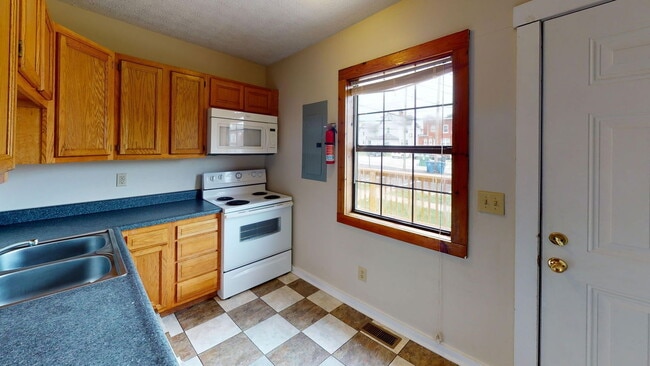 1366 Indianola Ave in Columbus, OH - Building Photo - Building Photo