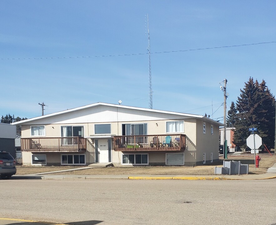 4916 50 St in Bon Accord, AB - Building Photo