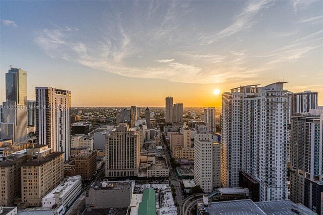 50 Biscayne Blvd in Miami, FL - Building Photo - Building Photo
