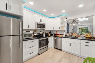 908 Lakeview Cir in Royal Palm Beach, FL - Building Photo - Building Photo