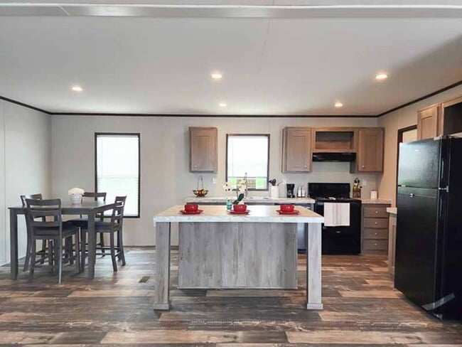 141 Ponderosa Way in Sanger, TX - Building Photo - Building Photo