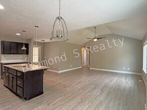 1097 E Lakota St in Nixa, MO - Building Photo - Building Photo