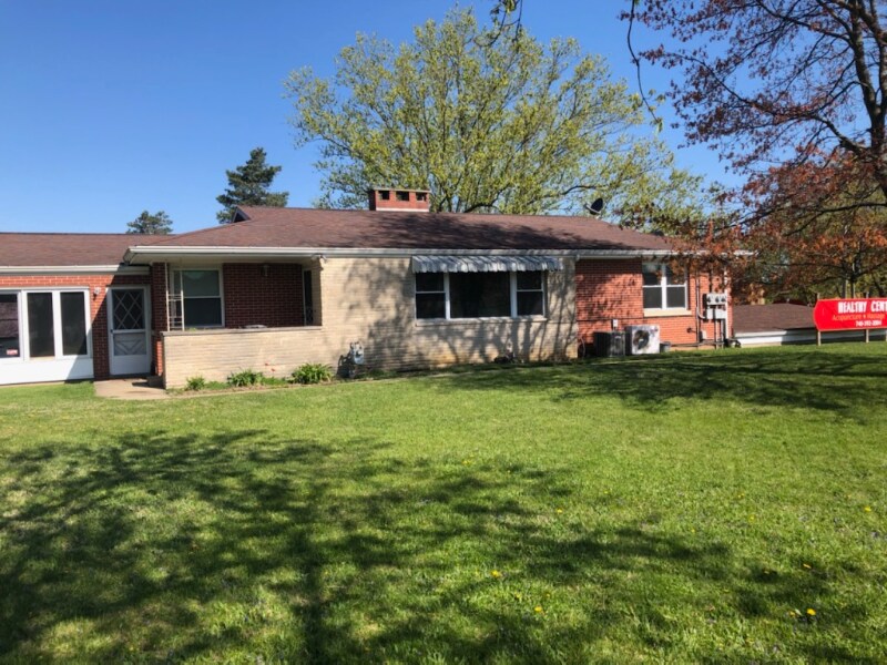 1 Shalimar Dr in Mount Vernon, OH - Building Photo