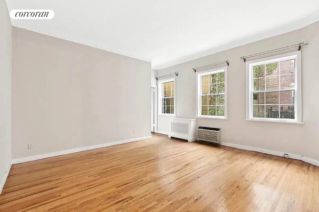 property at 39 W 83rd St