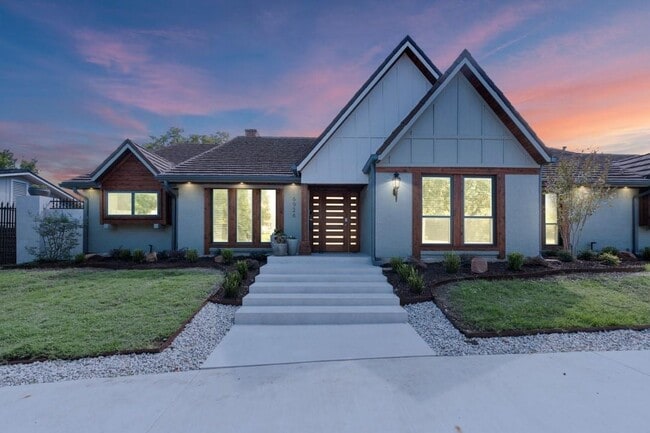 property at 6926 Royal Ln