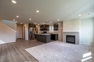 1122 McCallum Ln in Woodburn, OR - Building Photo - Building Photo