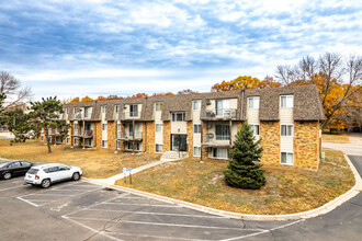 Greenfield Estates in Mounds View, MN - Foto de edificio - Building Photo