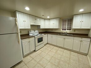 5031 12th Ave NE in Seattle, WA - Building Photo - Building Photo