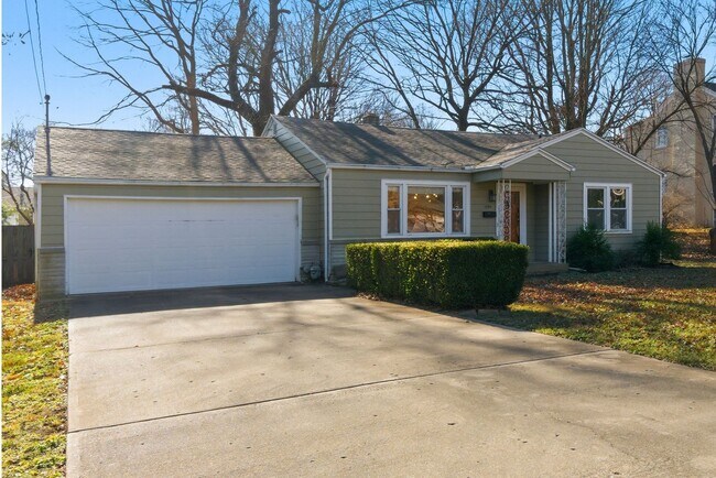 1354 E Walnut St in Springfield, MO - Foto de edificio - Building Photo