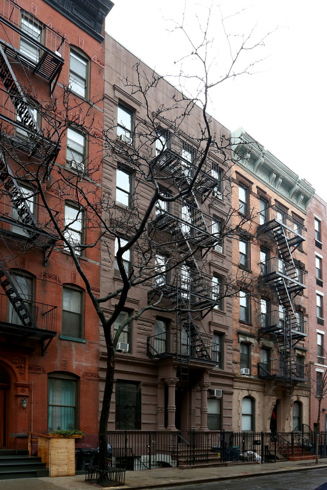 406 W 48th St in New York, NY - Foto de edificio - Building Photo