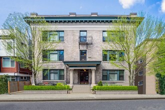 Seward Apartments in Seattle, WA - Foto de edificio - Building Photo