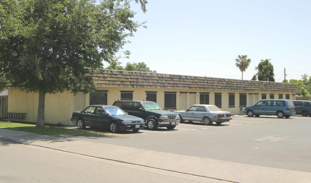 905 Sutter Ave in Modesto, CA - Building Photo