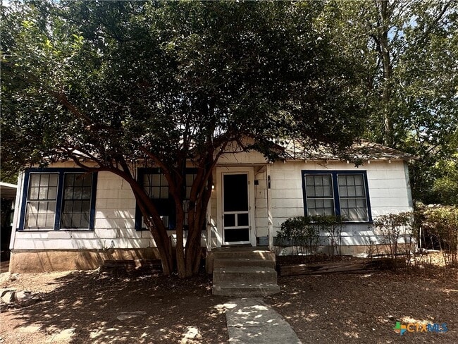240 W Sessom Dr