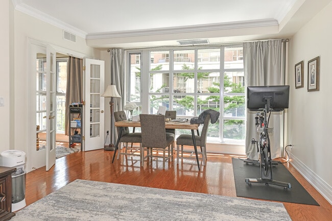 33 Delisle Ave in Toronto, ON - Building Photo - Building Photo