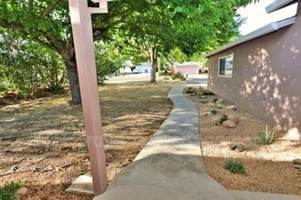 6906 Pin Oak Ct in Fair Oaks, CA - Building Photo - Building Photo