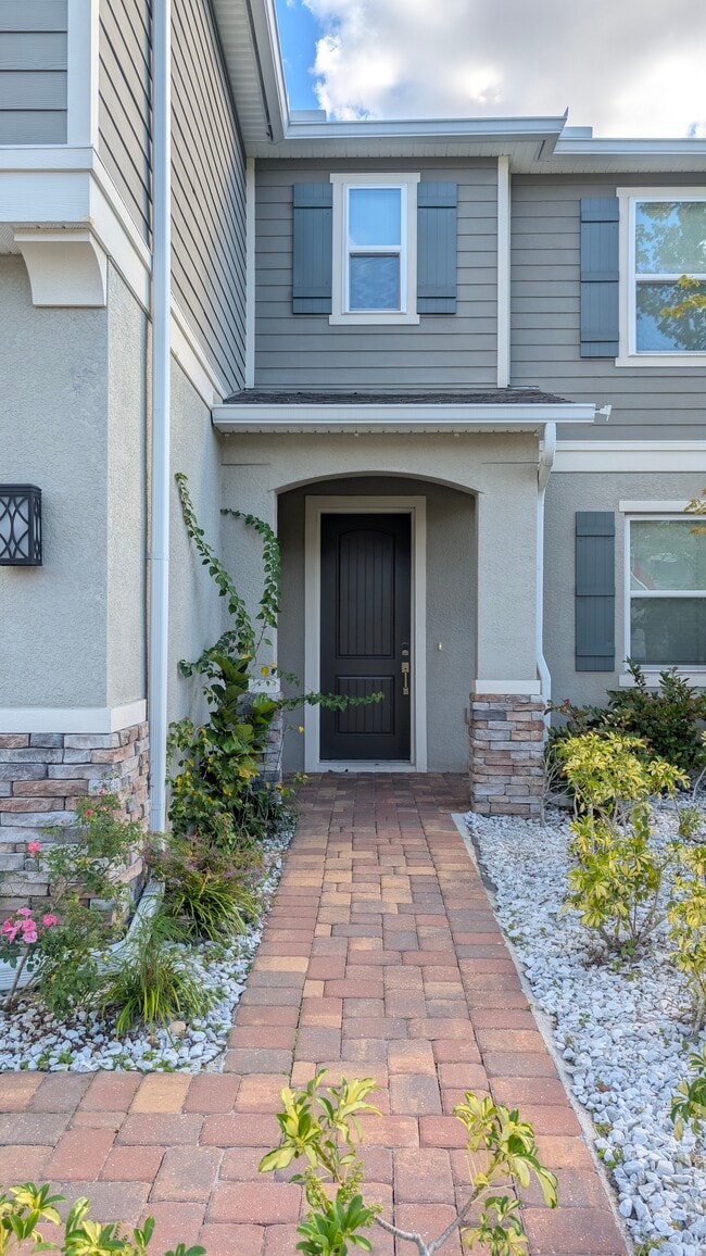 9235 Freedom Hill Dr in Seffner, FL - Building Photo - Building Photo