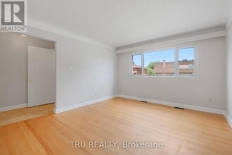 1006 Riddell Ave S in Ottawa, ON - Building Photo - Building Photo