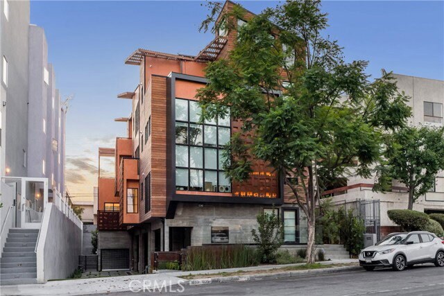 1035 1/2 N Vista St in West Hollywood, CA - Building Photo