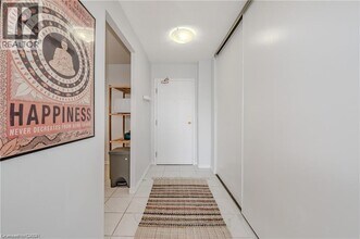 18 Holborn Ct in Kitchener, ON - Building Photo - Building Photo