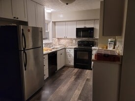 1021 Cedar Ave, Unit Unit 2 in Atlanta, GA - Building Photo