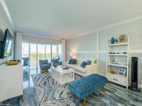 1 Bluebill Ave in Naples, FL - Building Photo - Building Photo