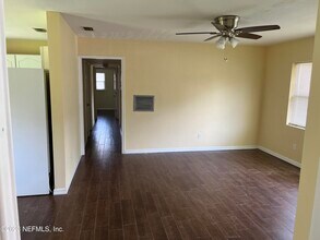 5418 Juno Dr in Jacksonville, FL - Foto de edificio - Building Photo