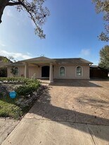 12102 Fairbury Dr in Houston, TX - Building Photo