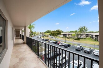 9783 N Belfort Cir in Tamarac, FL - Foto de edificio - Building Photo